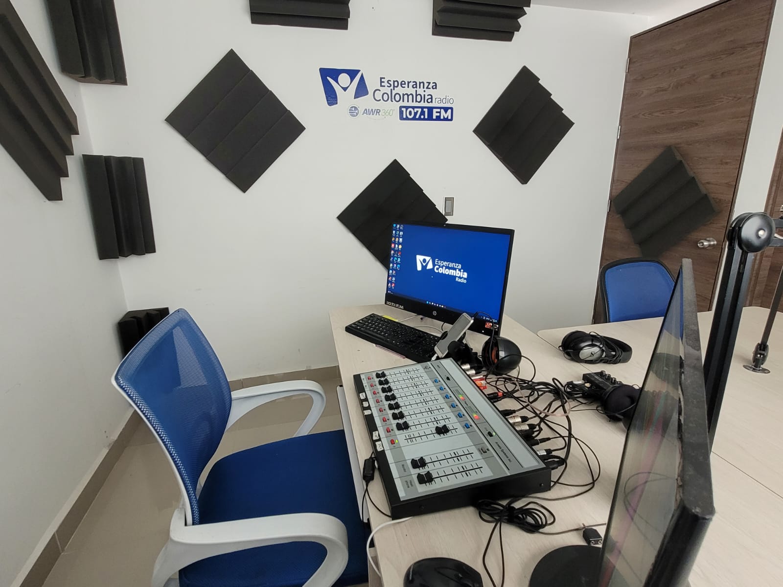 Esperanza Radio 107.1 FM  visitó iglesia adventista en Manizales. ¡Entérate!