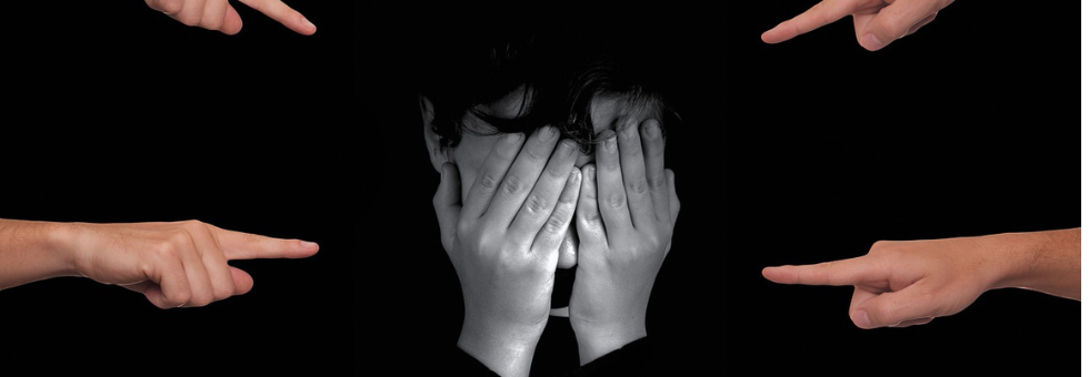 Intolerancia en nombre de la fe: cuando el juicio apaga la compasión + (Entrevista)