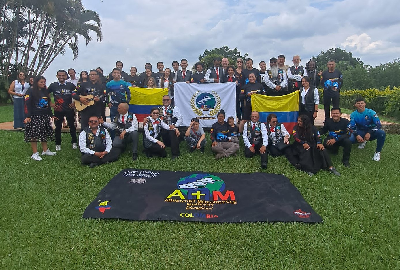 Motociclistas adventistas comparten esperanza en las carreteras de Colombia.